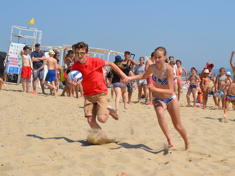 соревнования на пляже лагеря